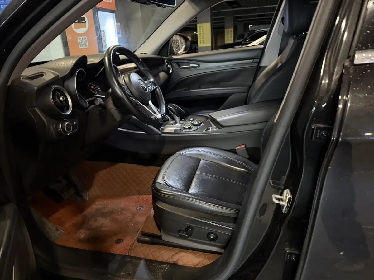 2017 Jaguar XE 2.0T 240HP L4 8AT,autocango,china used car exporter,china ev exporter,chinese used car exporter,chinese used ev exporter