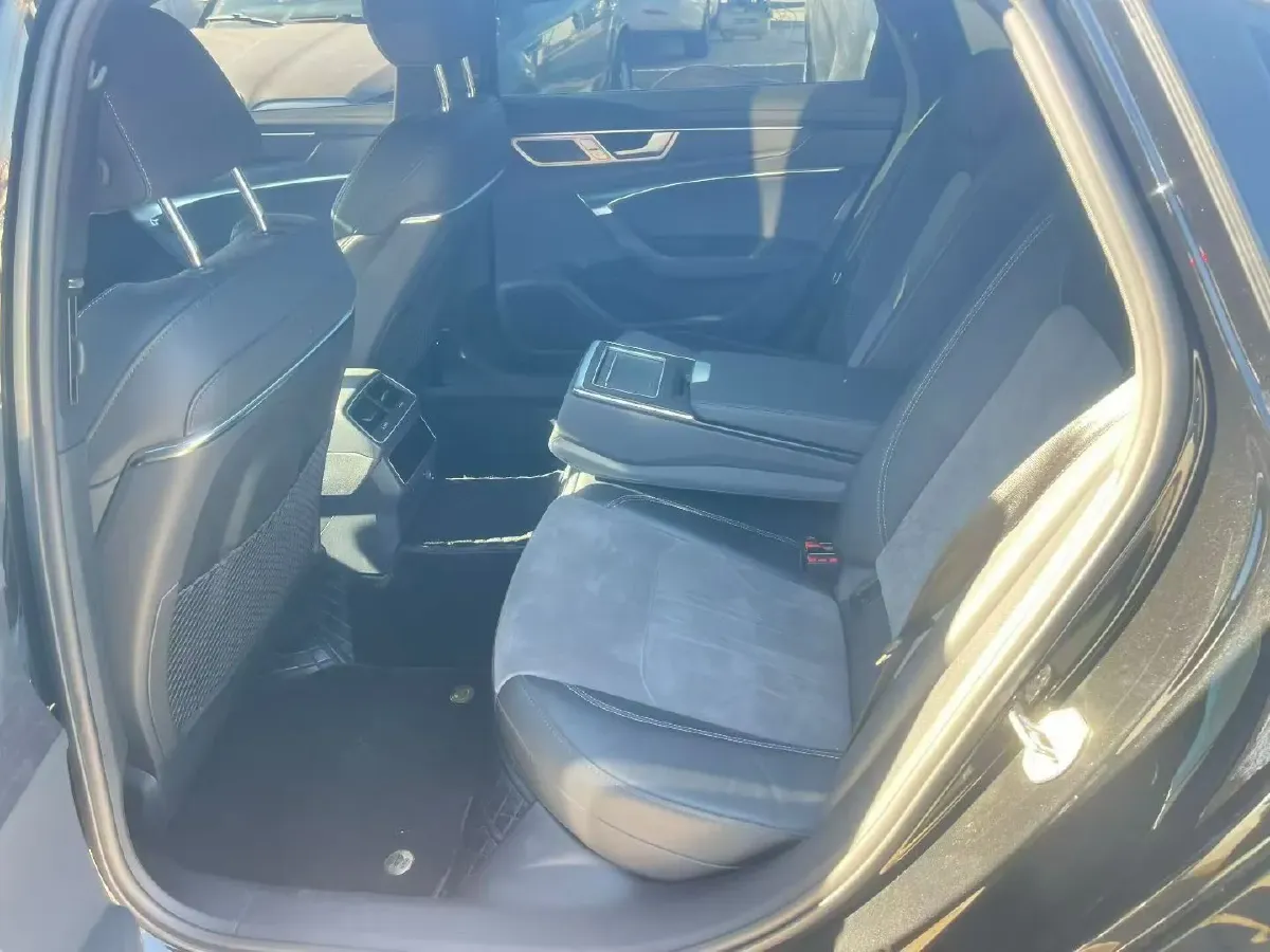 2023 Audi A6L 2.0T 245HP L4 7DCT,autocango,china used car exporter,china ev exporter,chinese used car exporter,chinese used ev exporter