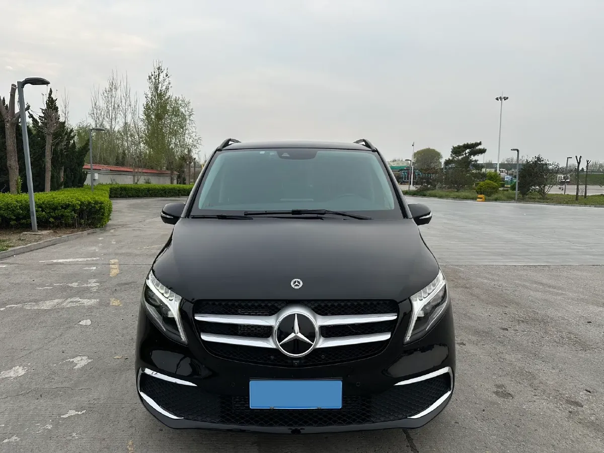 2022 Mercedes-Benz V Class 2.0T 211HP L4 9AT,autocango,china used car exporter,china ev exporter,chinese used car exporter,chinese used ev exporter