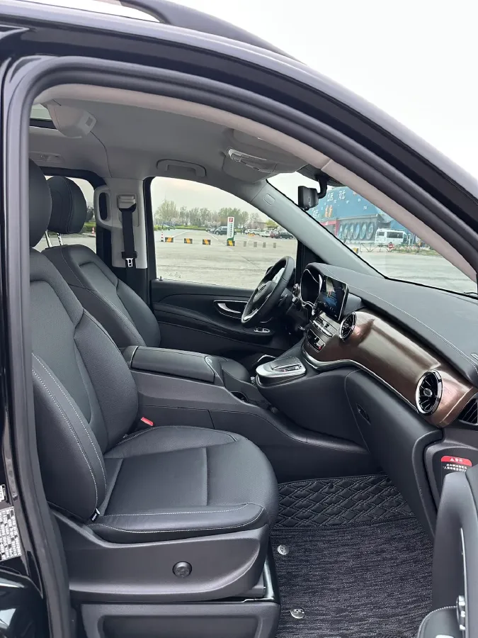 2022 Mercedes-Benz V Class 2.0T 211HP L4 9AT,autocango,china used car exporter,china ev exporter,chinese used car exporter,chinese used ev exporter