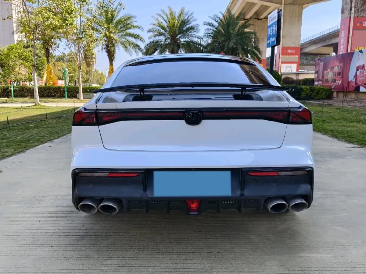 2022 ChangAn UNI-V 1.5T 188HP L4 7DCT,autocango,china used car exporter,china ev exporter,chinese used car exporter,chinese used ev exporter