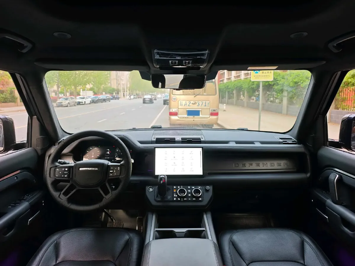 2025 Land Rover Defender 3.0T 400HP L6 8AT,autocango,china used car exporter,china ev exporter,chinese used car exporter,chinese used ev exporter