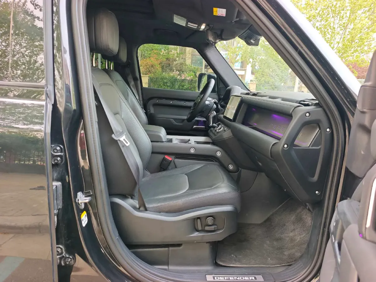 2025 Land Rover Defender 3.0T 400HP L6 8AT,autocango,china used car exporter,china ev exporter,chinese used car exporter,chinese used ev exporter