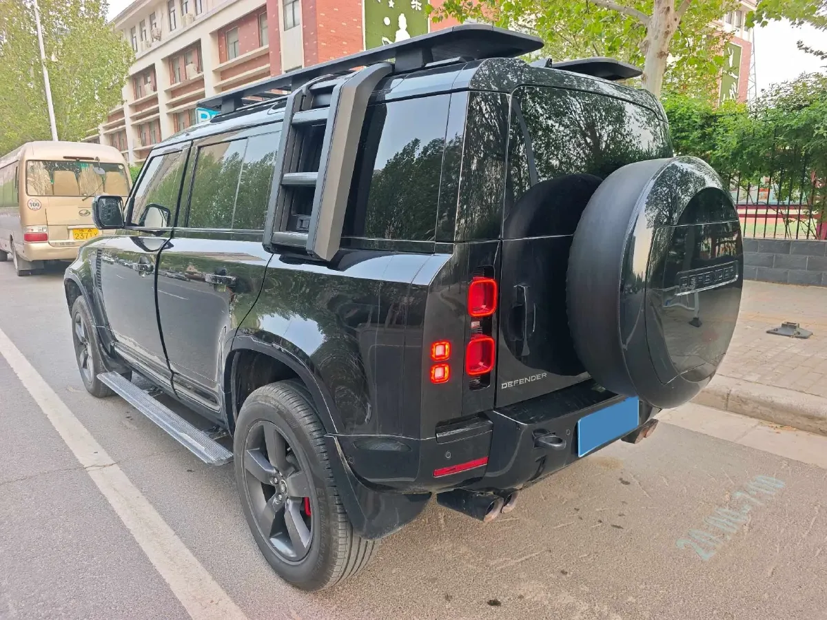2025 Land Rover Defender 3.0T 400HP L6 8AT,autocango,china used car exporter,china ev exporter,chinese used car exporter,chinese used ev exporter