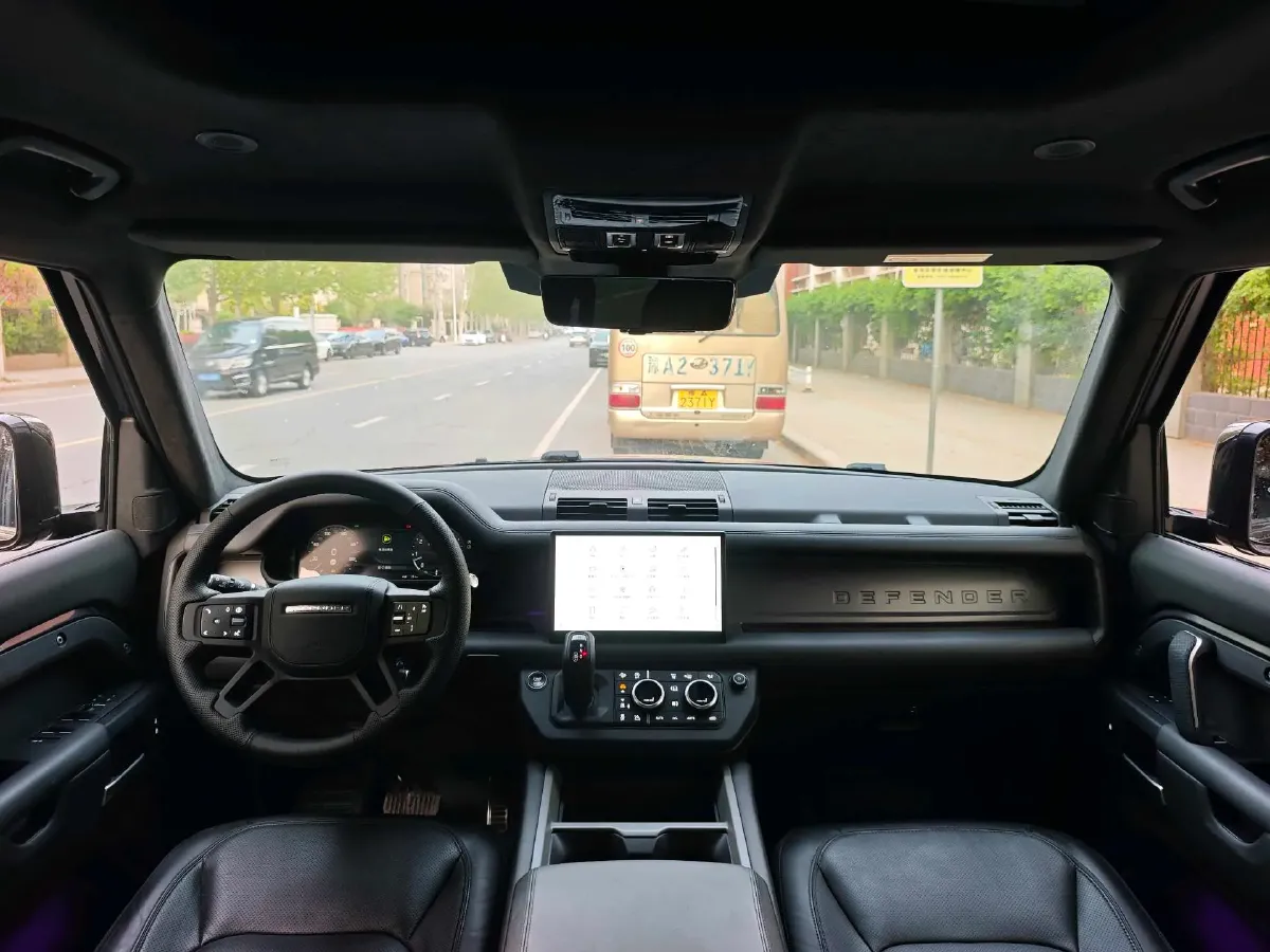 2025 Land Rover Defender 3.0T 400HP L6 8AT,autocango,china used car exporter,china ev exporter,chinese used car exporter,chinese used ev exporter