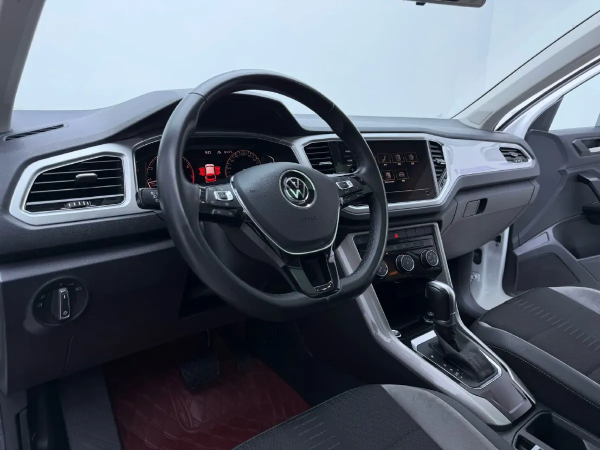2022 Volkswagen T-Roc 1.4T 150HP L4 7DCT,autocango,china used car exporter,china ev exporter,chinese used car exporter,chinese used ev exporter