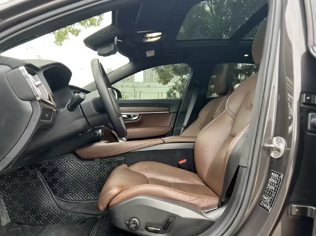 2023 Volvo S90 2.0T 250HP L4 8AT,autocango,china used car exporter,china ev exporter,chinese used car exporter,chinese used ev exporter