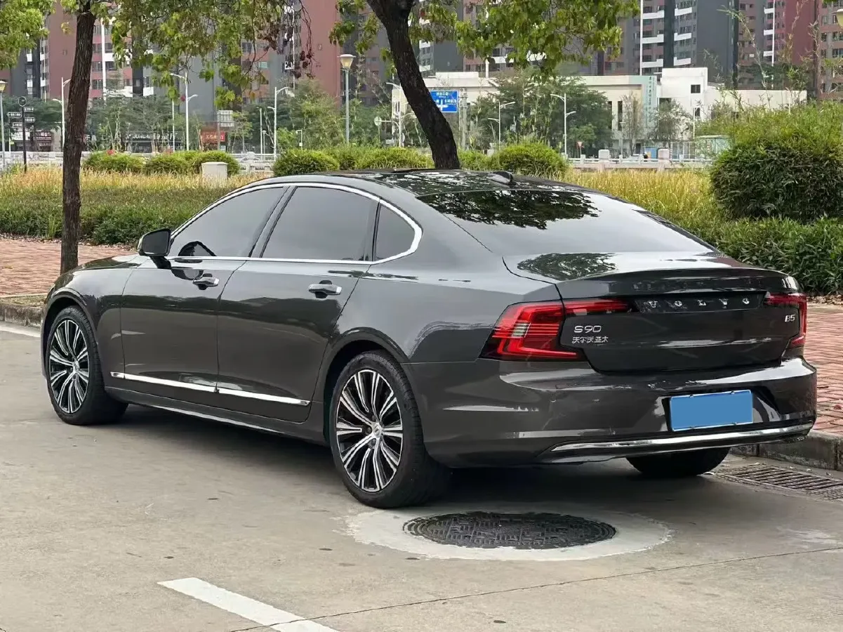 2023 Volvo S90 2.0T 250HP L4 8AT,autocango,china used car exporter,china ev exporter,chinese used car exporter,chinese used ev exporter