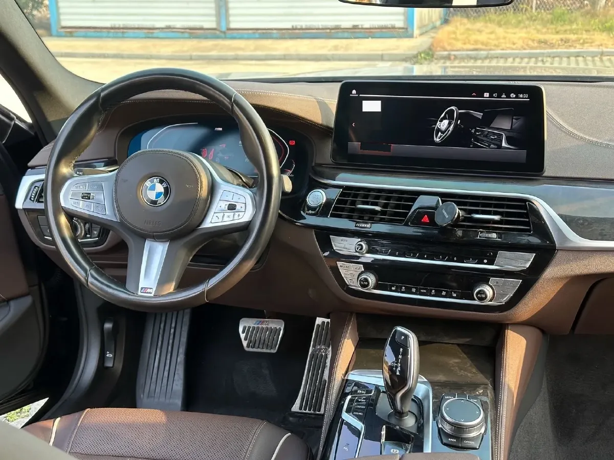 2022 BMW 5 Series 2.0T 184HP L4 8AT,autocango,china used car exporter,china ev exporter,chinese used car exporter,chinese used ev exporter