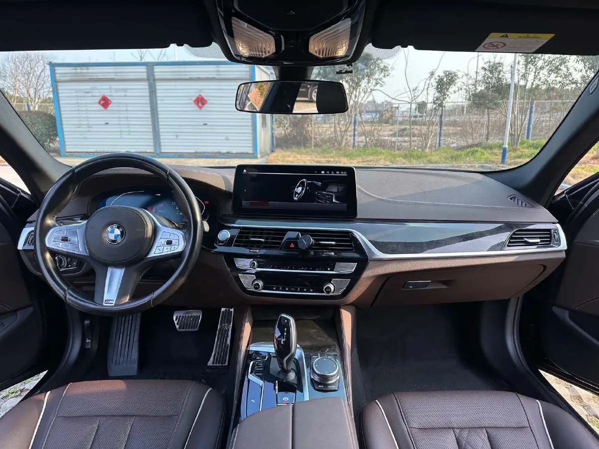 2022 BMW 5 Series 2.0T 184HP L4 8AT,autocango,china used car exporter,china ev exporter,chinese used car exporter,chinese used ev exporter