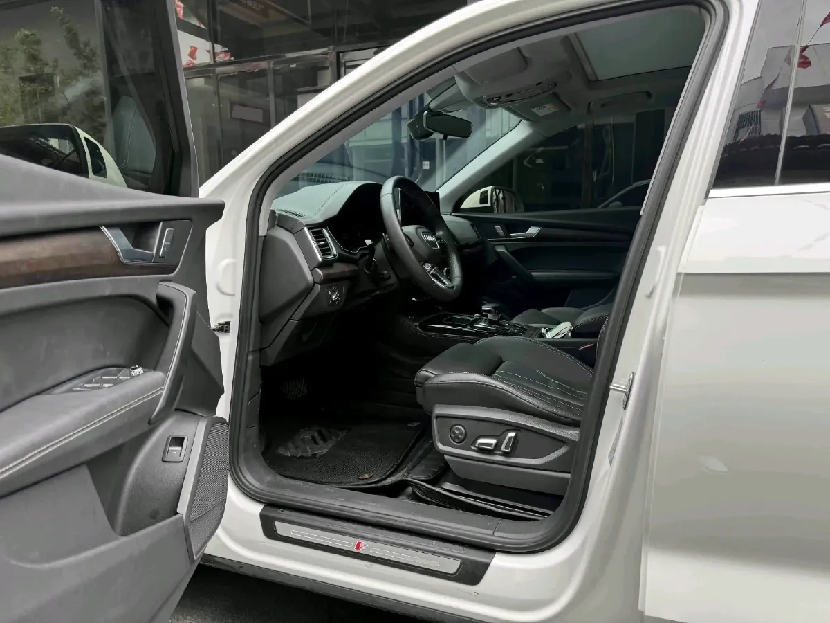 2023 Audi Q5L 2.0T 190HP L4 7DCT,autocango,china used car exporter,china ev exporter,chinese used car exporter,chinese used ev exporter