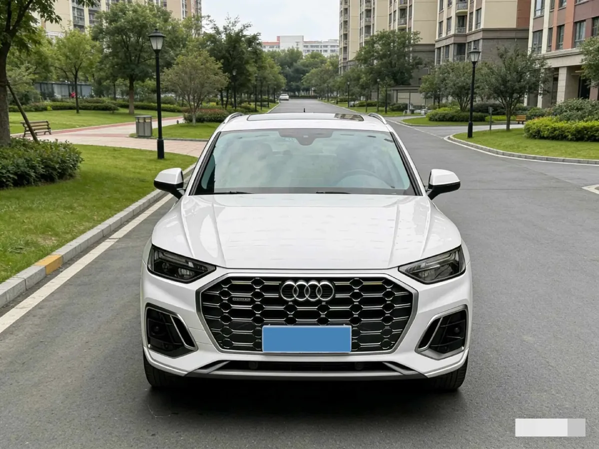 2023 Audi Q5L 2.0T 190HP L4 7DCT,autocango,china used car exporter,china ev exporter,chinese used car exporter,chinese used ev exporter