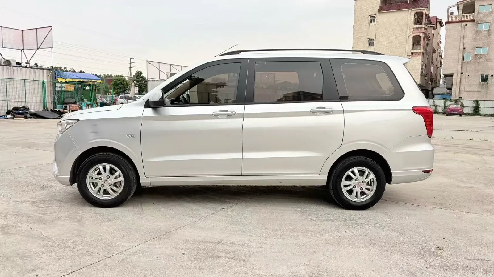 2019 WuLing HongGuang 1.5L 99HP L4 6MT,autocango,china used car exporter,china ev exporter,chinese used car exporter,chinese used ev exporter