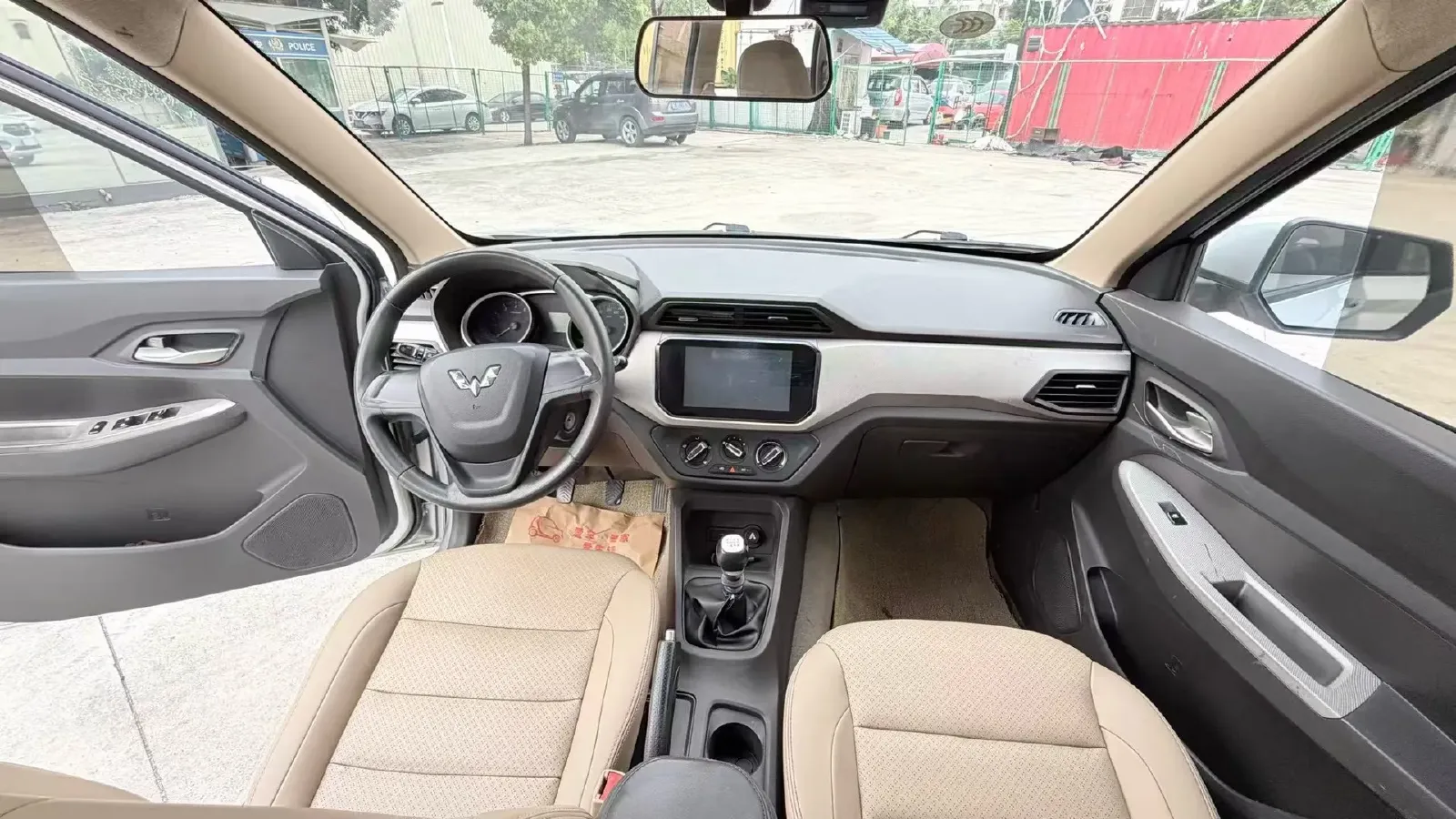 2019 WuLing HongGuang 1.5L 99HP L4 6MT,autocango,china used car exporter,china ev exporter,chinese used car exporter,chinese used ev exporter