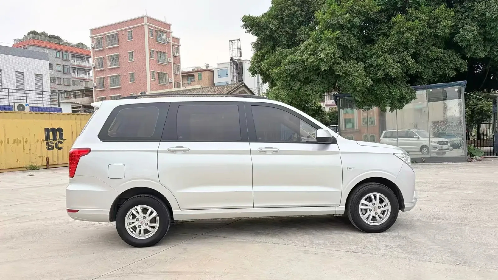 2019 WuLing HongGuang 1.5L 99HP L4 6MT,autocango,china used car exporter,china ev exporter,chinese used car exporter,chinese used ev exporter