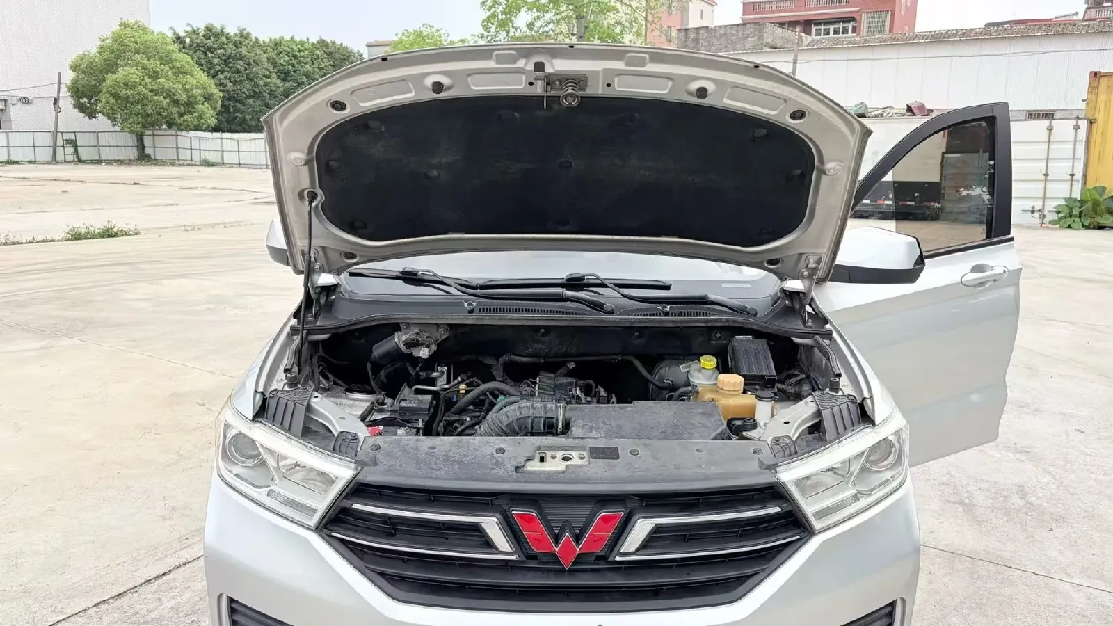 2019 WuLing HongGuang 1.5L 99HP L4 6MT,autocango,china used car exporter,china ev exporter,chinese used car exporter,chinese used ev exporter