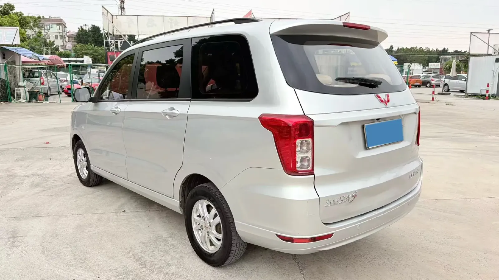 2019 WuLing HongGuang 1.5L 99HP L4 6MT,autocango,china used car exporter,china ev exporter,chinese used car exporter,chinese used ev exporter