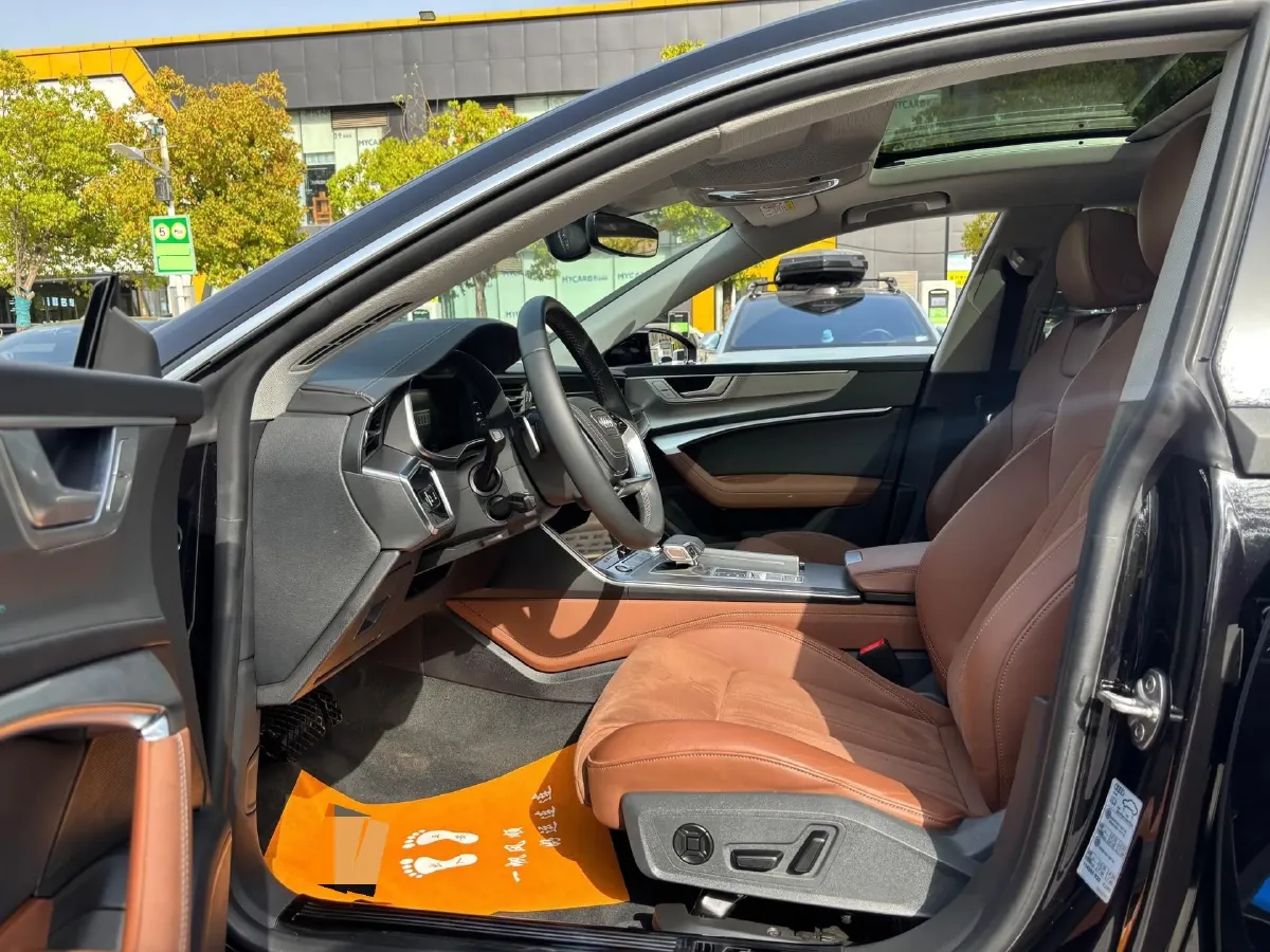 2024 Audi A7L 2.0T 245HP L4 7DCT,autocango,china used car exporter,china ev exporter,chinese used car exporter,chinese used ev exporter