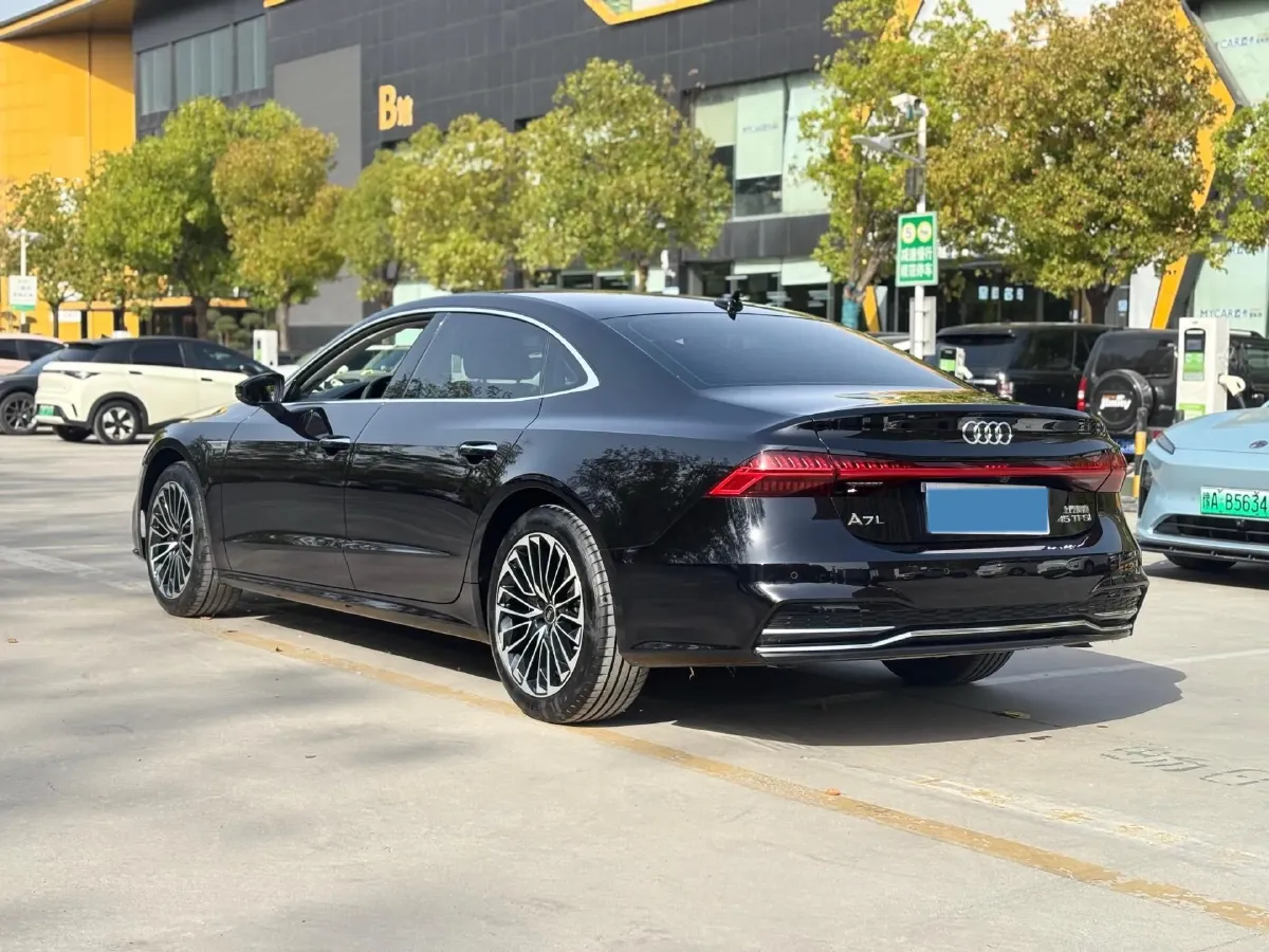 2024 Audi A7L 2.0T 245HP L4 7DCT,autocango,china used car exporter,china ev exporter,chinese used car exporter,chinese used ev exporter