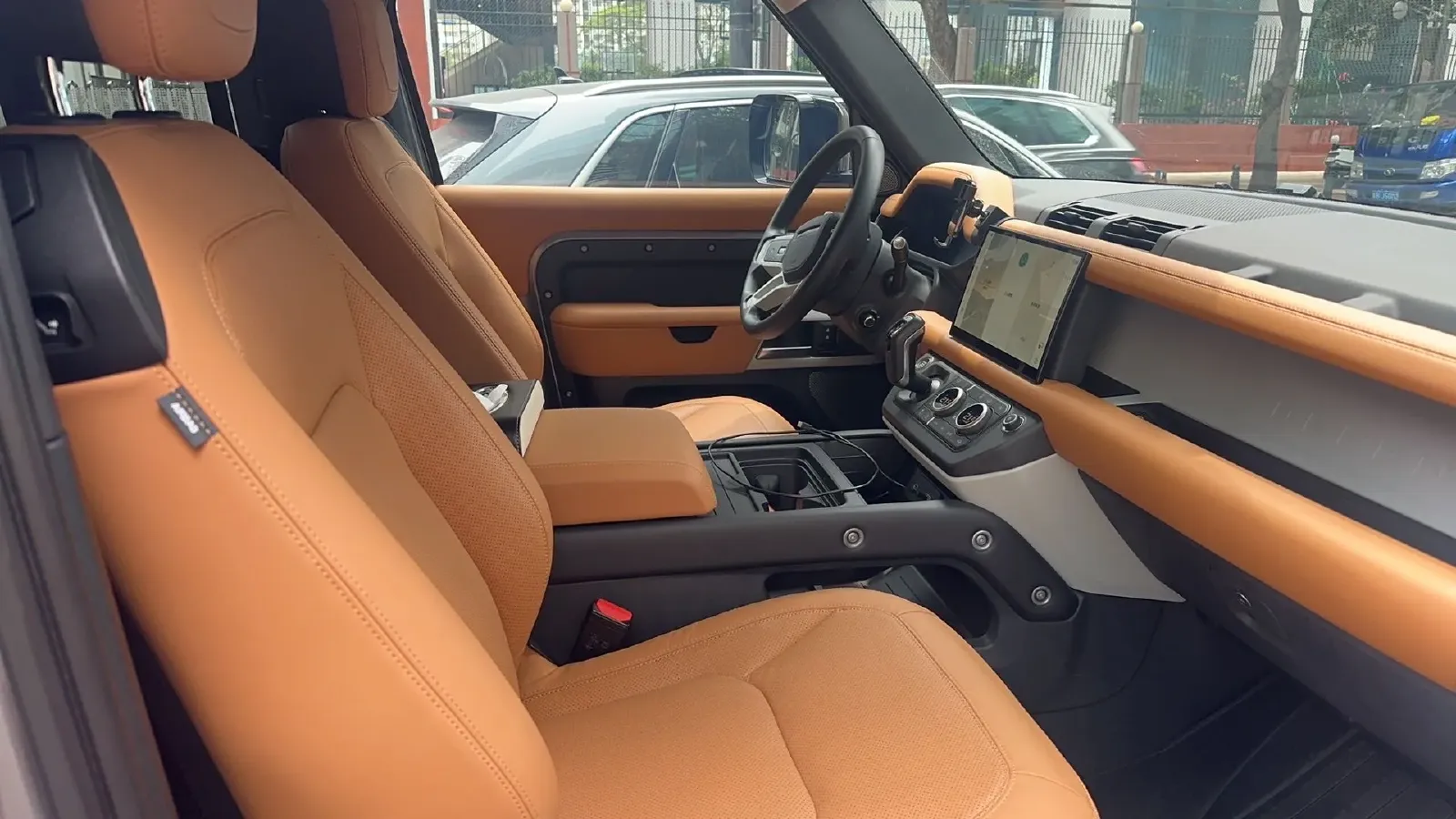 2023 Land Rover Defender 3.0T 400HP L6 8AT,autocango,china used car exporter,china ev exporter,chinese used car exporter,chinese used ev exporter