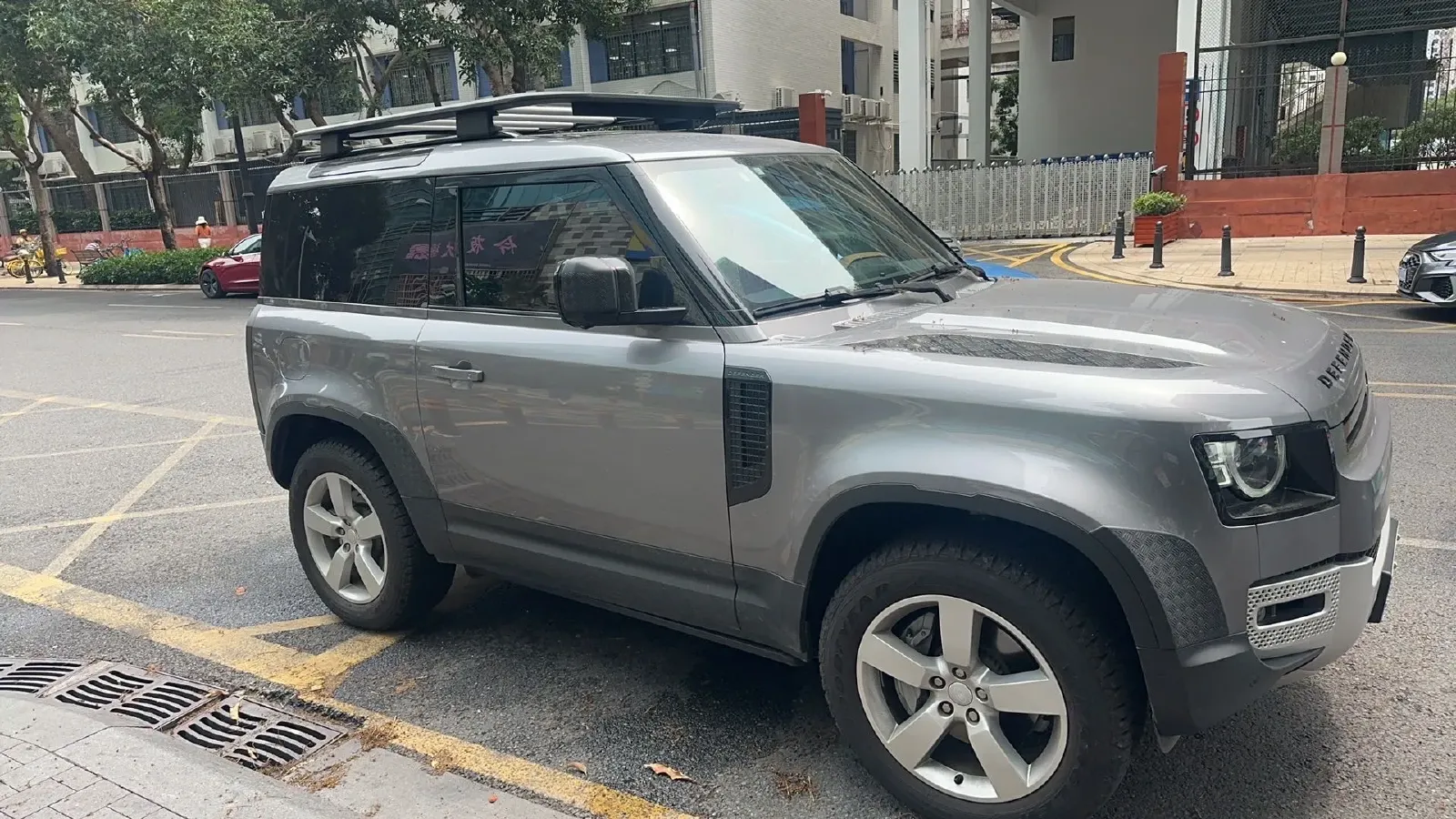 2023 Land Rover Defender 3.0T 400HP L6 8AT,autocango,china used car exporter,china ev exporter,chinese used car exporter,chinese used ev exporter