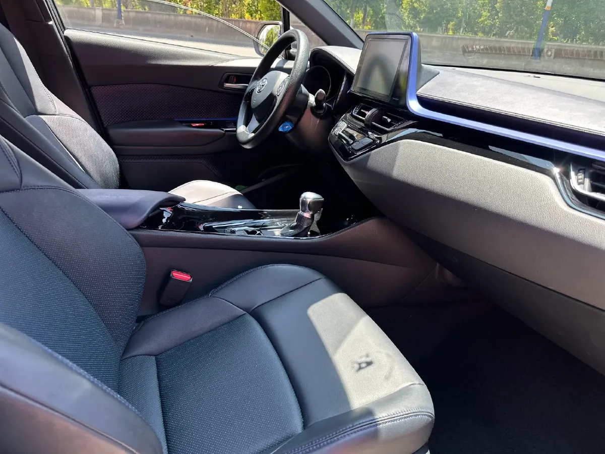 2020 Toyota C-HR 2.0L 171HP L4 CVT,autocango,china used car exporter,china ev exporter,chinese used car exporter,chinese used ev exporter