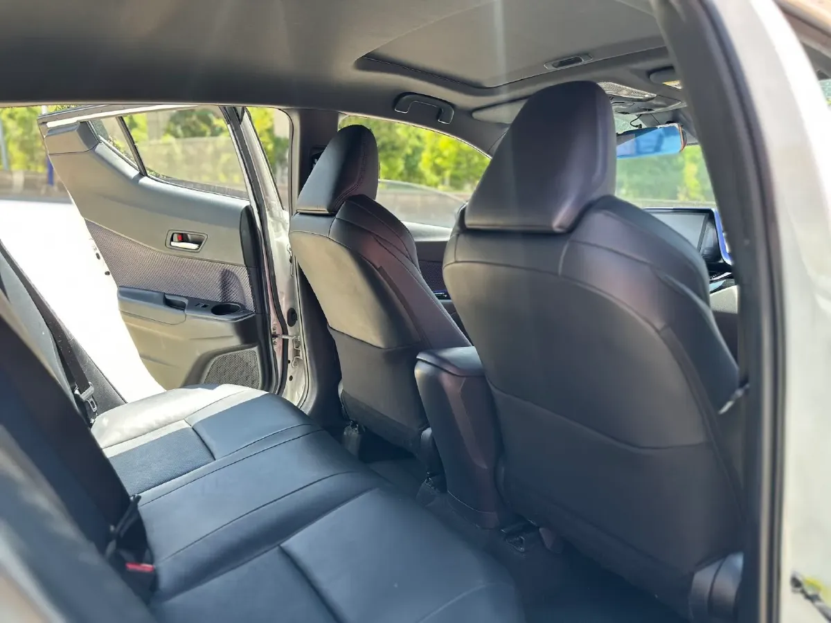 2020 Toyota C-HR 2.0L 171HP L4 CVT,autocango,china used car exporter,china ev exporter,chinese used car exporter,chinese used ev exporter