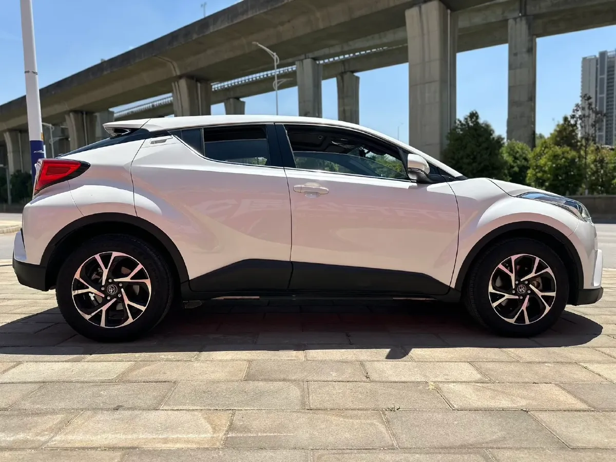 2020 Toyota C-HR 2.0L 171HP L4 CVT,autocango,china used car exporter,china ev exporter,chinese used car exporter,chinese used ev exporter