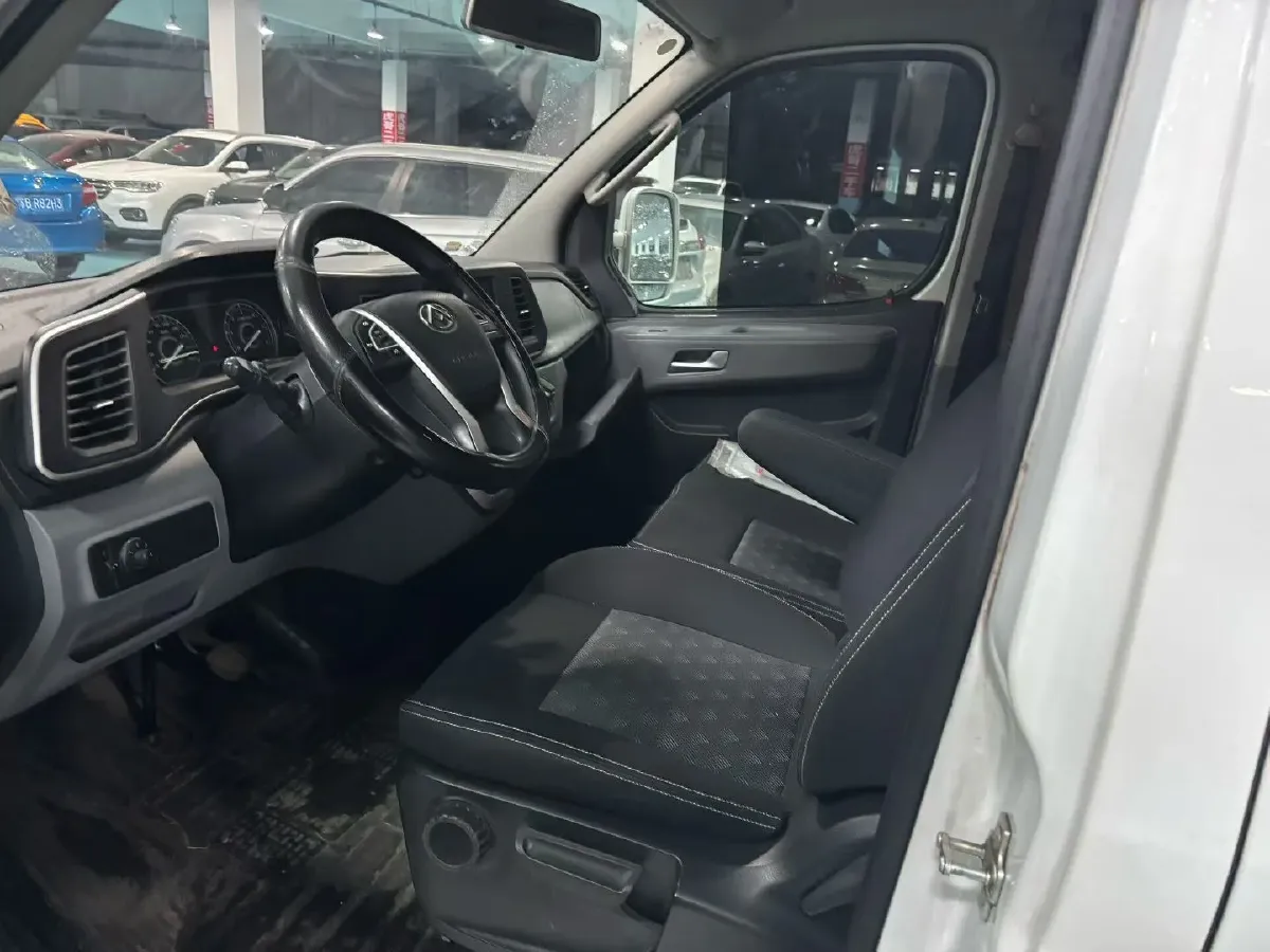 2021 MAXUS XinTu V80 2.0T 139HP L4 6MT,autocango,china used car exporter,china ev exporter,chinese used car exporter,chinese used ev exporter