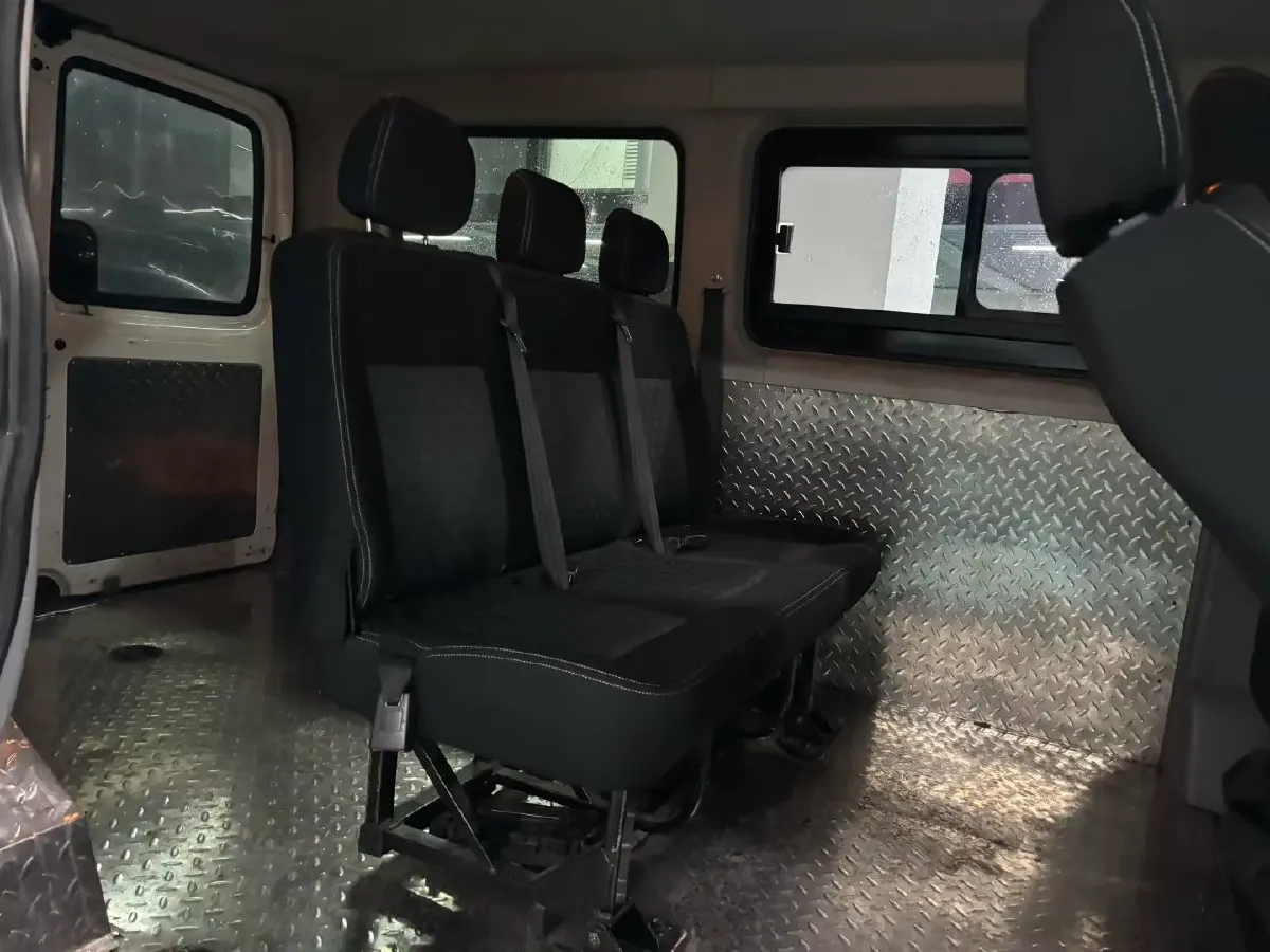 2021 MAXUS XinTu V80 2.0T 139HP L4 6MT,autocango,china used car exporter,china ev exporter,chinese used car exporter,chinese used ev exporter