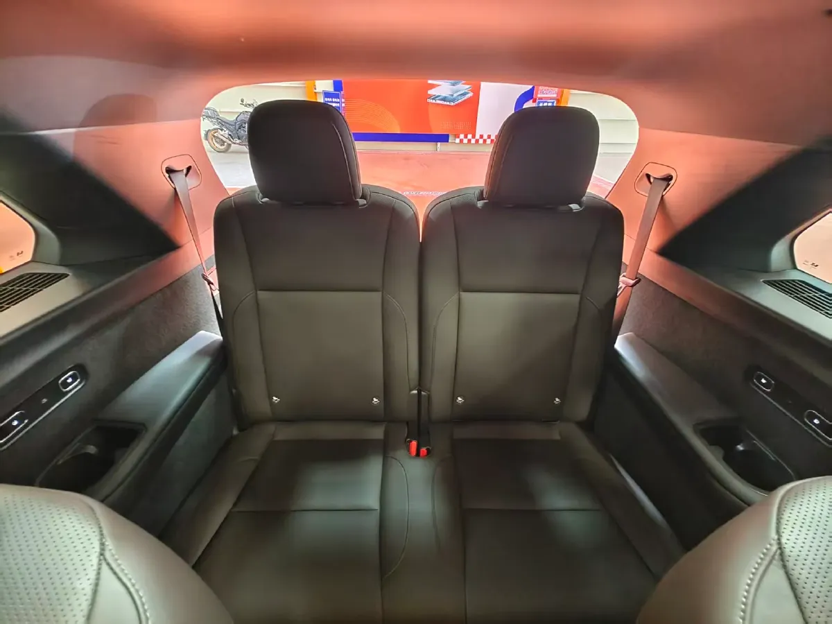 2023 Li L8 Range Extended 154HP REEV 40.9KWH,autocango,china used car exporter,china ev exporter,chinese used car exporter,chinese used ev exporter