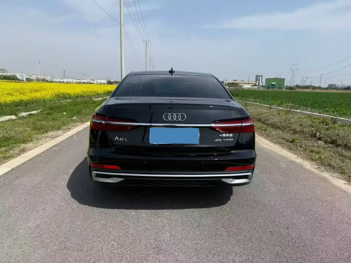 2022 Audi A6L 2.0T 224HP L4 7DCT,autocango,china used car exporter,china ev exporter,chinese used car exporter,chinese used ev exporter