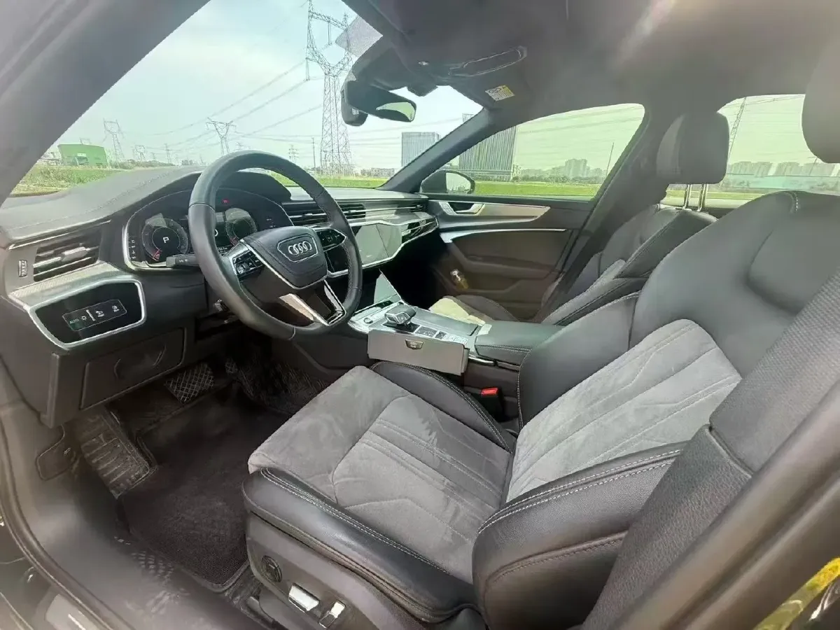 2022 Audi A6L 2.0T 224HP L4 7DCT,autocango,china used car exporter,china ev exporter,chinese used car exporter,chinese used ev exporter