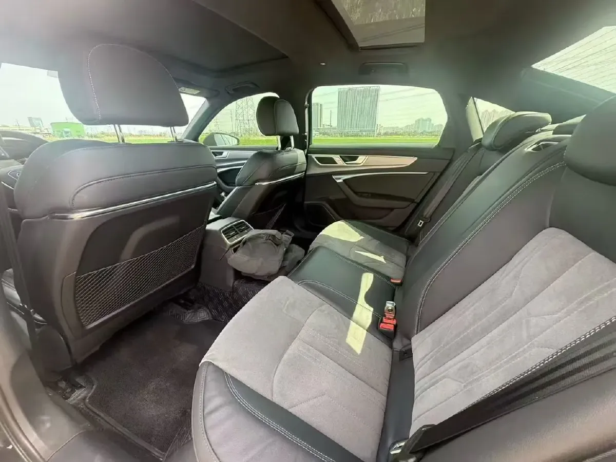 2022 Audi A6L 2.0T 224HP L4 7DCT,autocango,china used car exporter,china ev exporter,chinese used car exporter,chinese used ev exporter