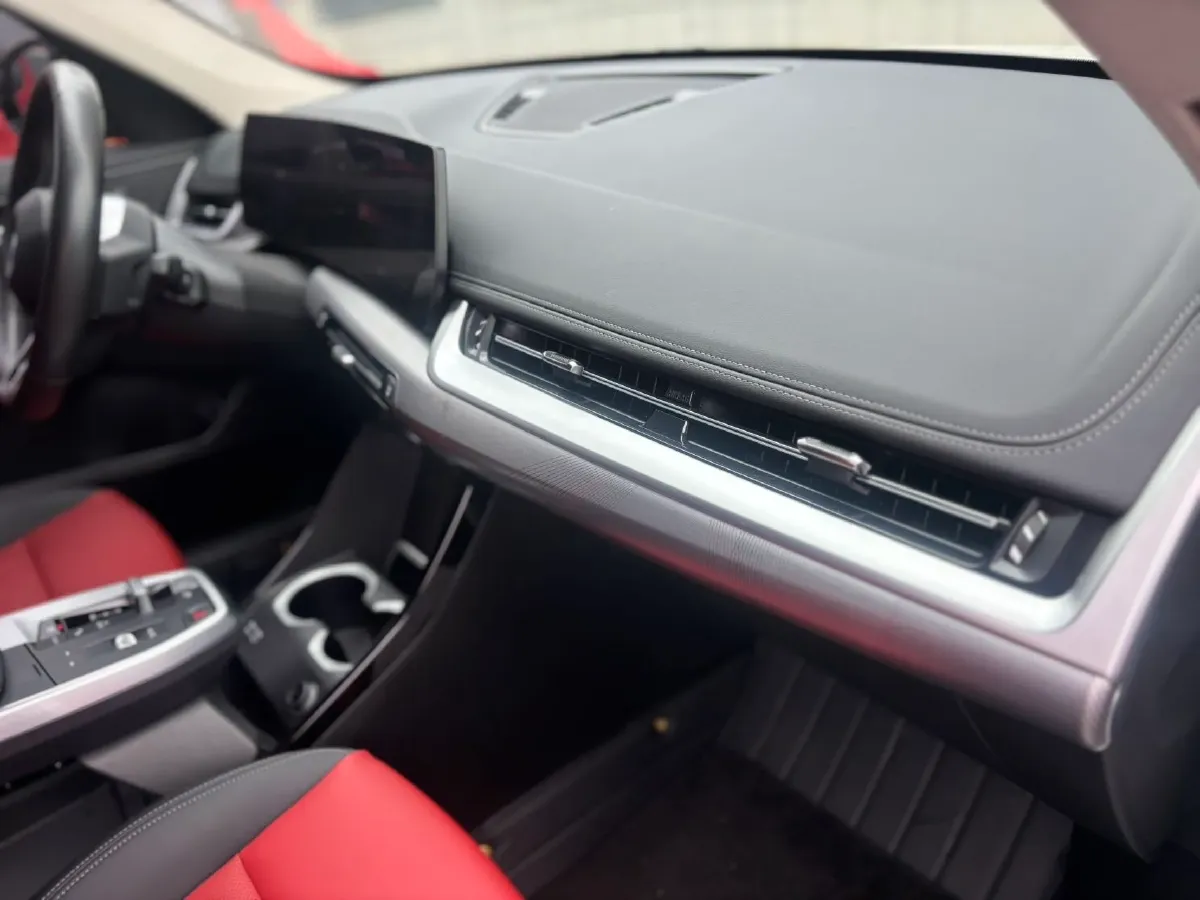 2024 BMW X1 2.0T 204HP L4 7DCT,autocango,china used car exporter,china ev exporter,chinese used car exporter,chinese used ev exporter