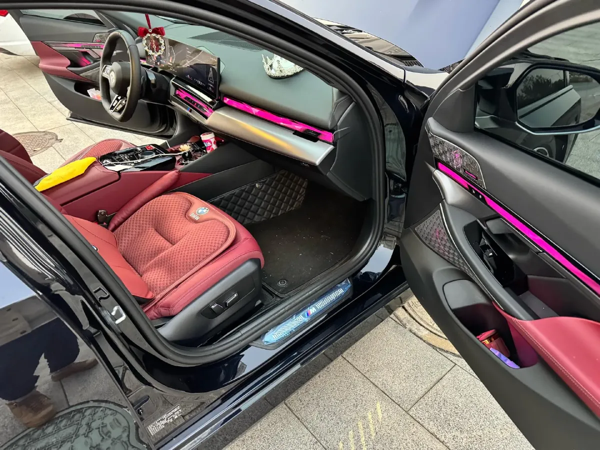 2025 BMW 5 Series 2.0T 190HP L4 8AT,autocango,china used car exporter,china ev exporter,chinese used car exporter,chinese used ev exporter