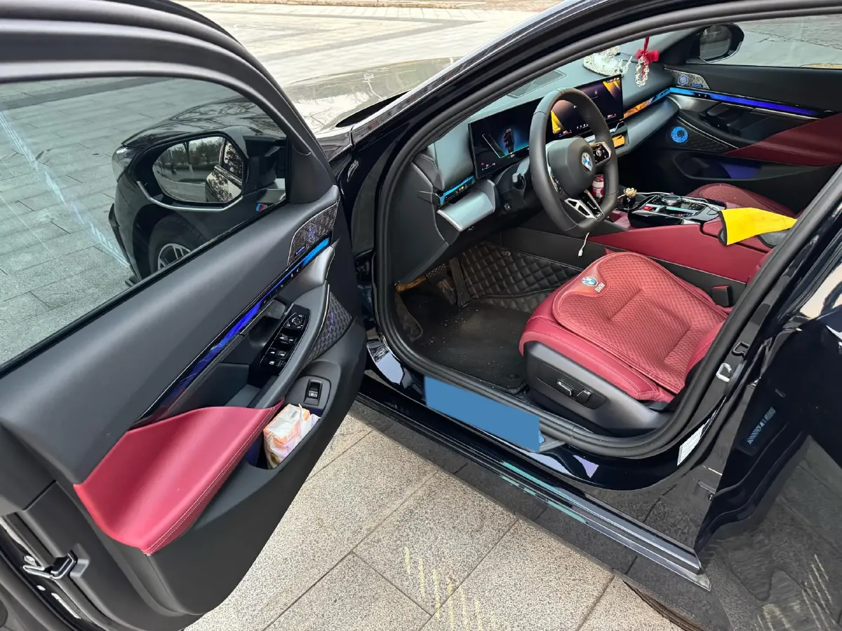 2025 BMW 5 Series 2.0T 190HP L4 8AT,autocango,china used car exporter,china ev exporter,chinese used car exporter,chinese used ev exporter