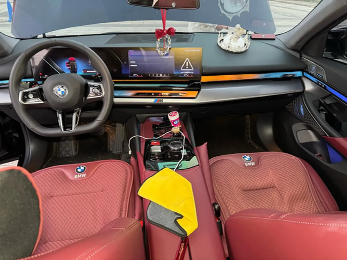 2025 BMW 5 Series 2.0T 190HP L4 8AT,autocango,china used car exporter,china ev exporter,chinese used car exporter,chinese used ev exporter