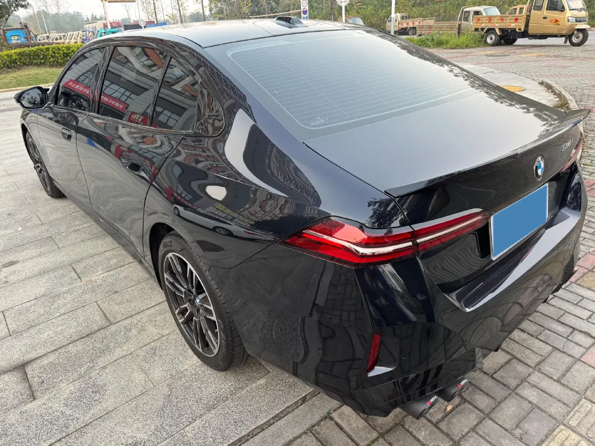 2025 BMW 5 Series 2.0T 190HP L4 8AT,autocango,china used car exporter,china ev exporter,chinese used car exporter,chinese used ev exporter