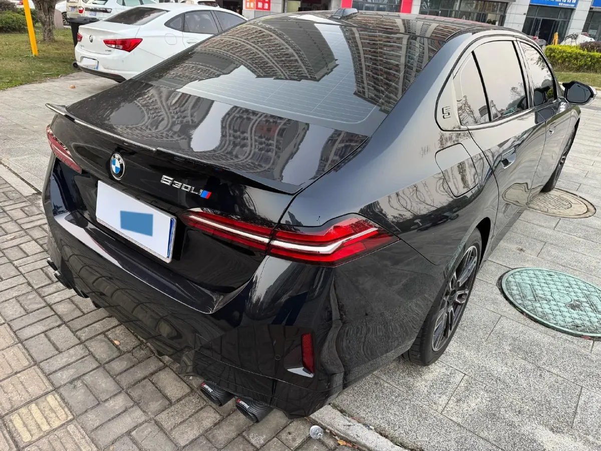 2025 BMW 5 Series 2.0T 190HP L4 8AT,autocango,china used car exporter,china ev exporter,chinese used car exporter,chinese used ev exporter