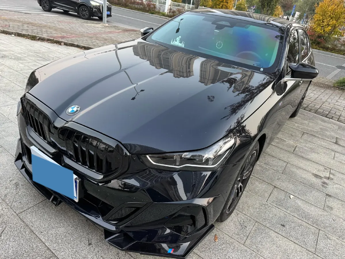 2025 BMW 5 Series 2.0T 190HP L4 8AT,autocango,china used car exporter,china ev exporter,chinese used car exporter,chinese used ev exporter