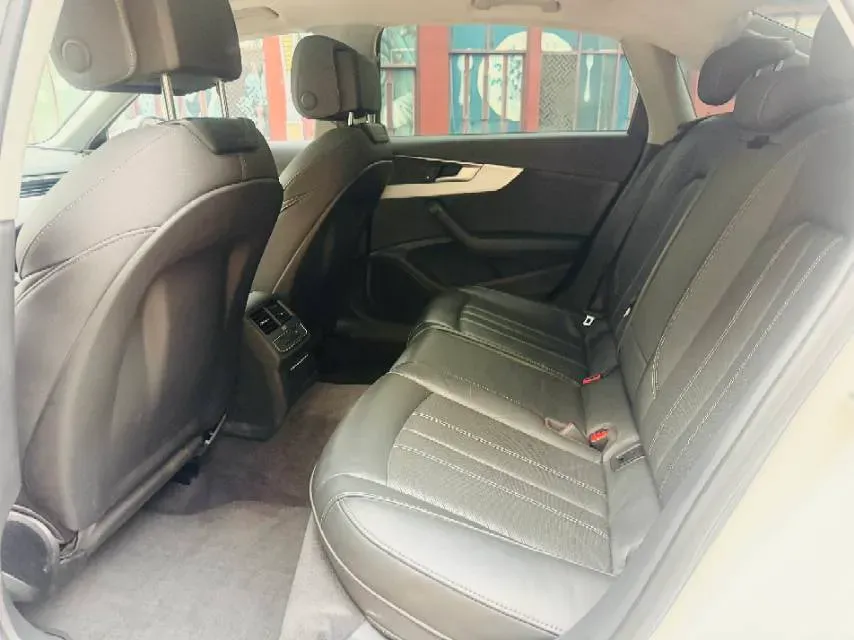 2023 Audi A4L 2.0T 190HP L4 7DCT,autocango,china used car exporter,china ev exporter,chinese used car exporter,chinese used ev exporter