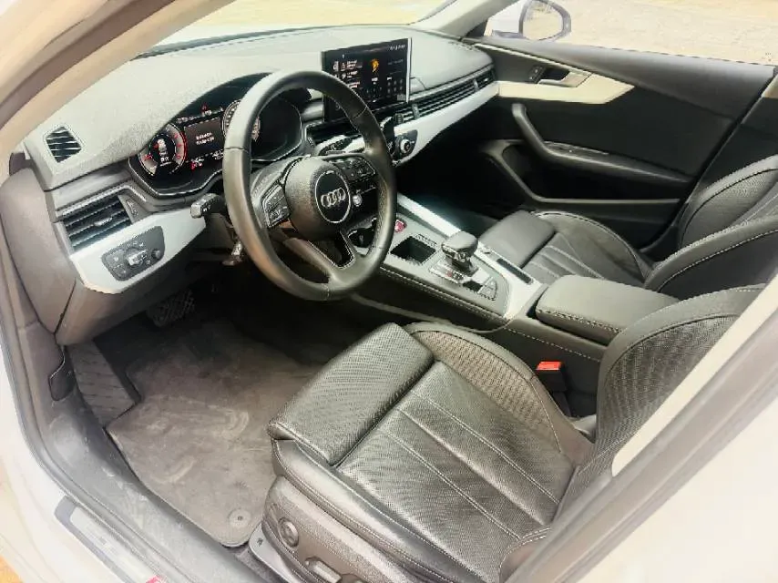 2023 Audi A4L 2.0T 190HP L4 7DCT,autocango,china used car exporter,china ev exporter,chinese used car exporter,chinese used ev exporter