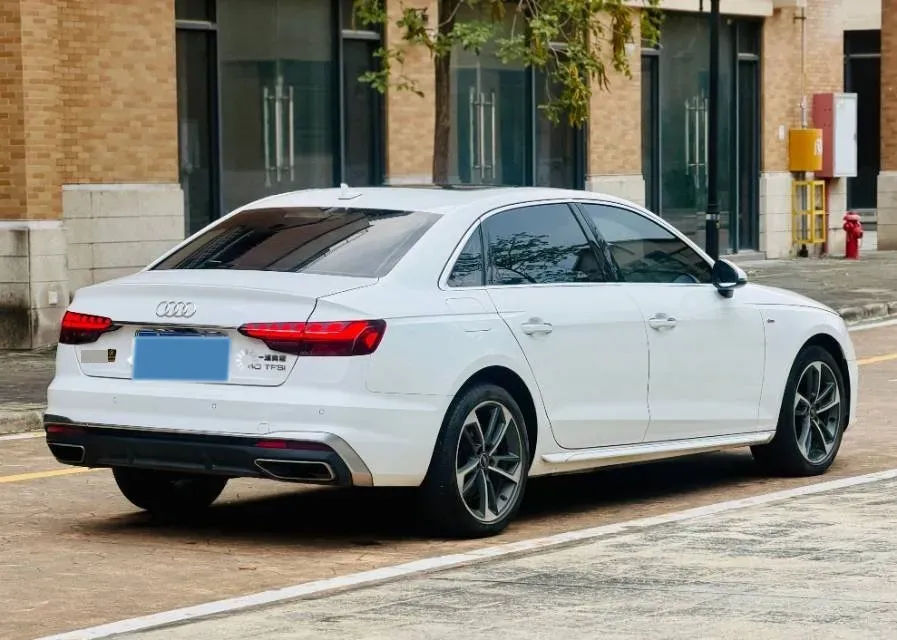 2023 Audi A4L 2.0T 190HP L4 7DCT,autocango,china used car exporter,china ev exporter,chinese used car exporter,chinese used ev exporter
