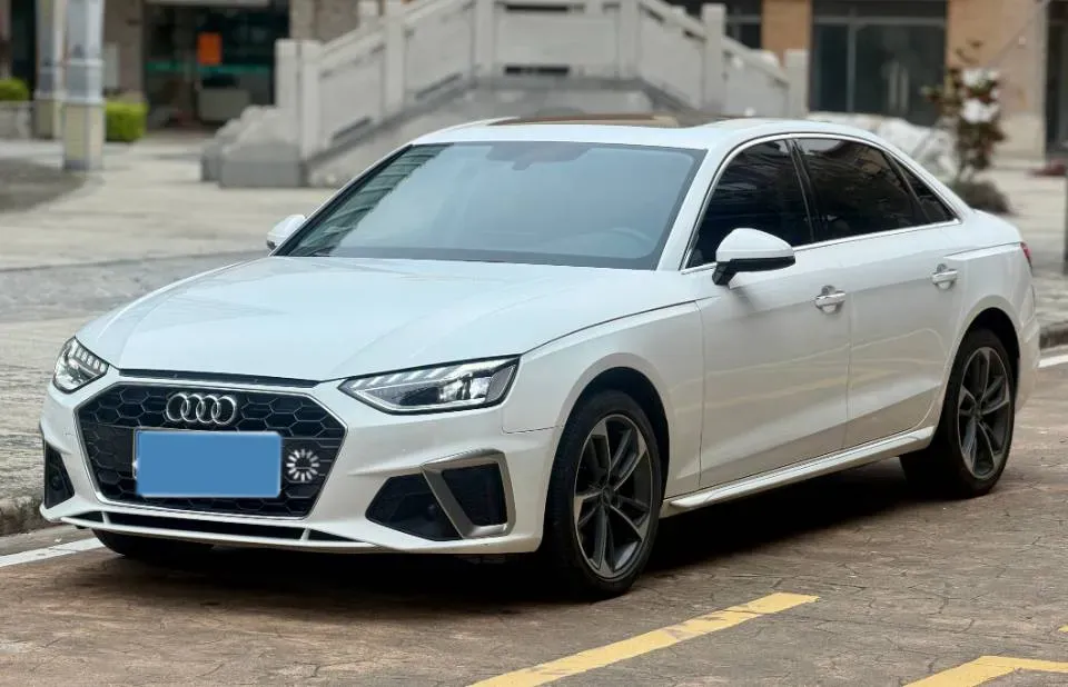 2023 Audi A4L 2.0T 190HP L4 7DCT,autocango,china used car exporter,china ev exporter,chinese used car exporter,chinese used ev exporter