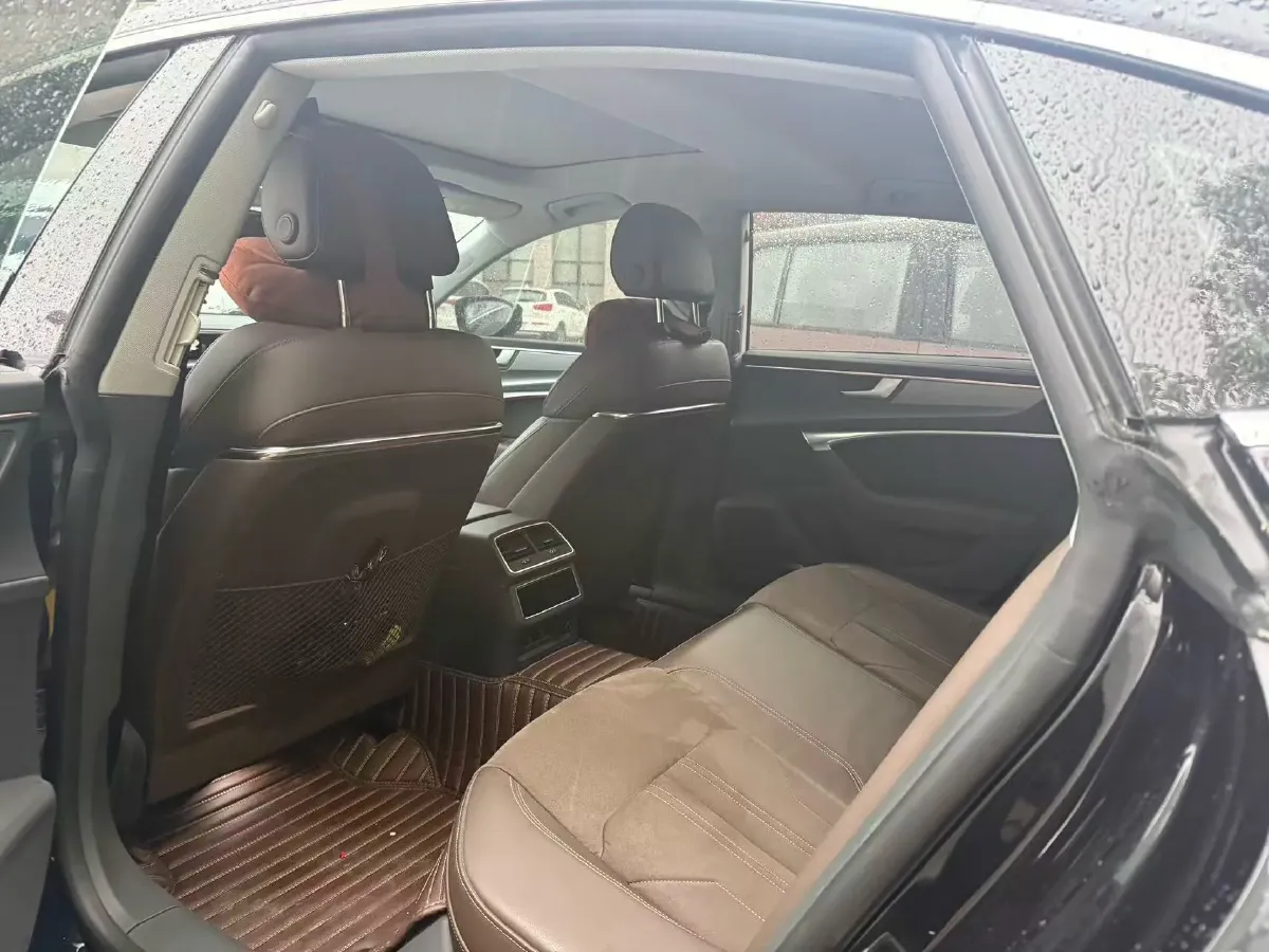 2022 Audi A7L 2.0T 245HP L4 7DCT,autocango,china used car exporter,china ev exporter,chinese used car exporter,chinese used ev exporter