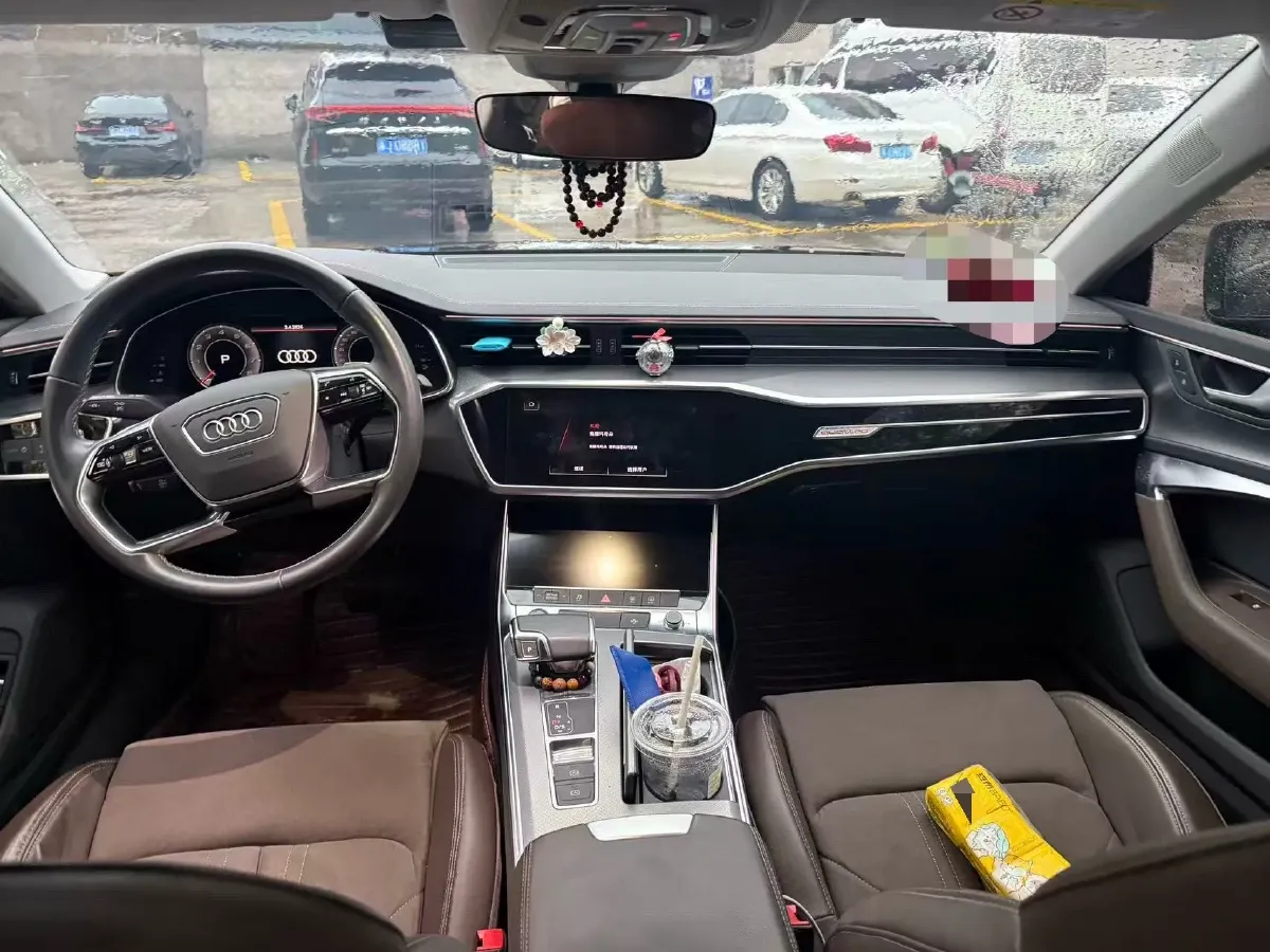 2022 Audi A7L 2.0T 245HP L4 7DCT,autocango,china used car exporter,china ev exporter,chinese used car exporter,chinese used ev exporter