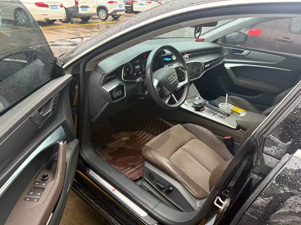 2022 Audi A7L 2.0T 245HP L4 7DCT,autocango,china used car exporter,china ev exporter,chinese used car exporter,chinese used ev exporter