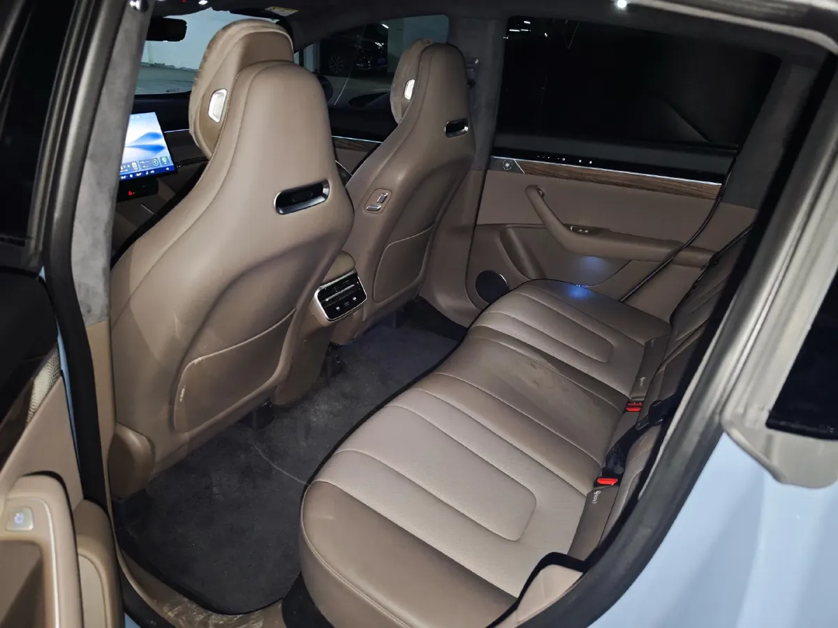 2025 Luxeed R7 REEV 156HP REEV 37KWH,autocango,china used car exporter,china ev exporter,chinese used car exporter,chinese used ev exporter