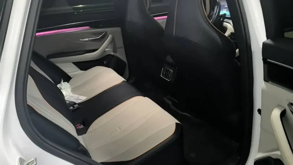 2022 Geely JiaJi 1.5T 177HP L3 7DCT PHEV 15.5KWH,autocango,china used car exporter,china ev exporter,chinese used car exporter,chinese used ev exporter